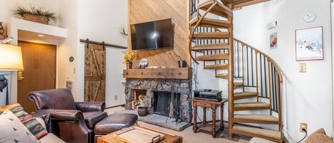 Televisio, takka, DVD-soitin