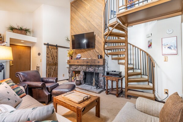 TV, fireplace, DVD player - West Keystone Condo w/ Quiet Location and Wrap Around Porch, Mins to Shuttle! (Keystone)