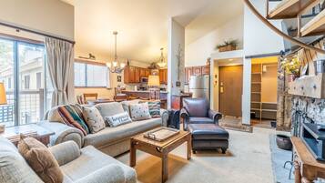 TV, fireplace, DVD player