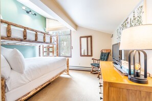 2 bedrooms, premium bedding, WiFi, bed sheets