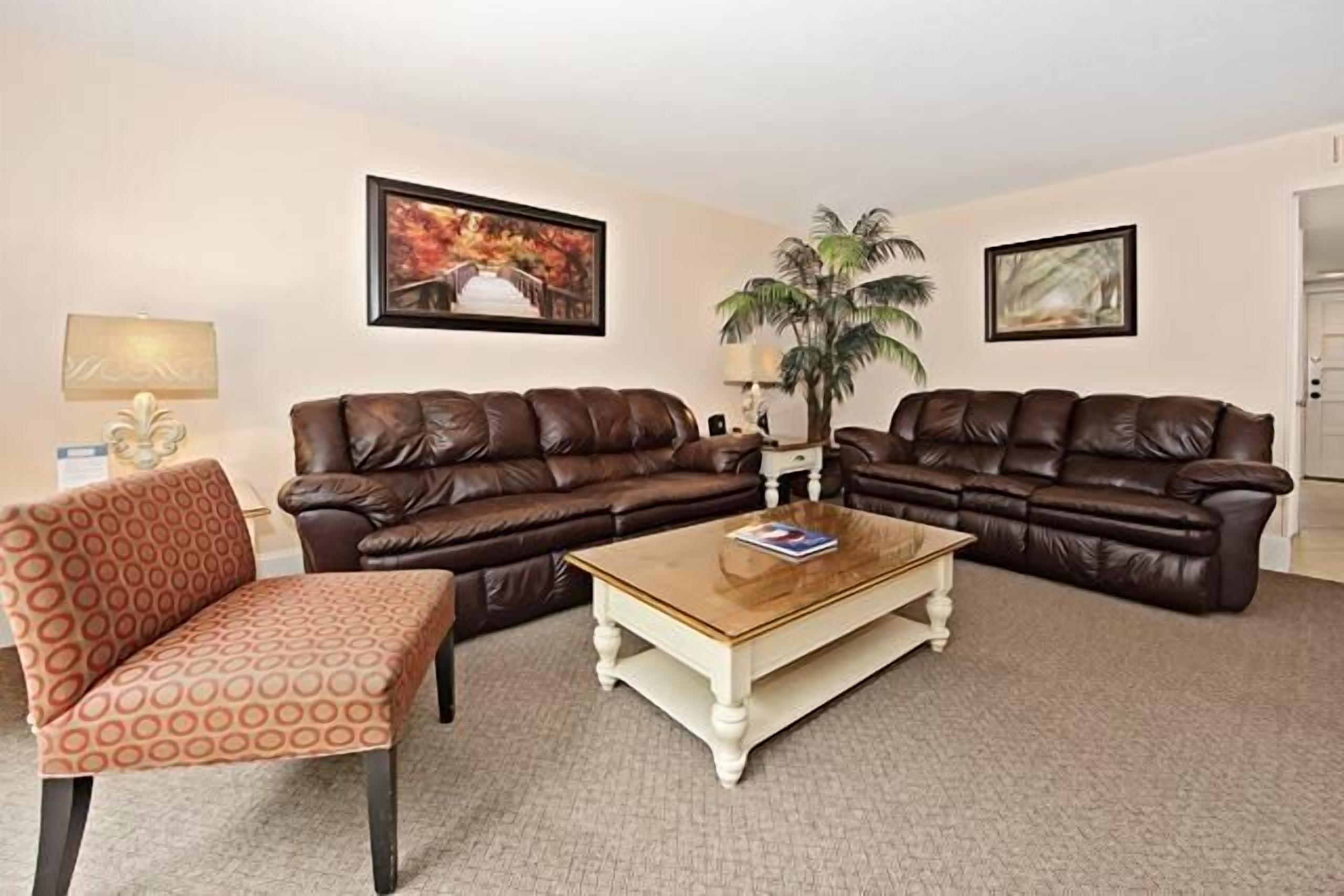Spacious 4-Bdrm Villa, Private Patio & water views in the heart of Harbour Town