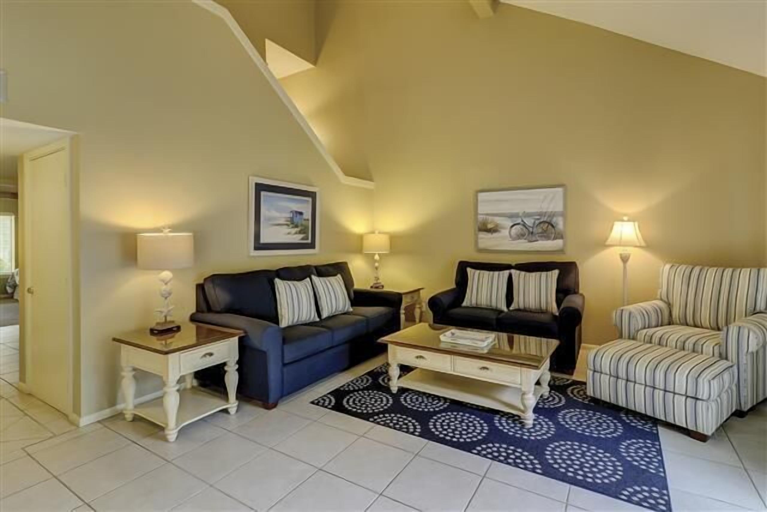 Upgraded 3-Bdrm Villa w/ private patio & direct view of Harbour Town Golf Links