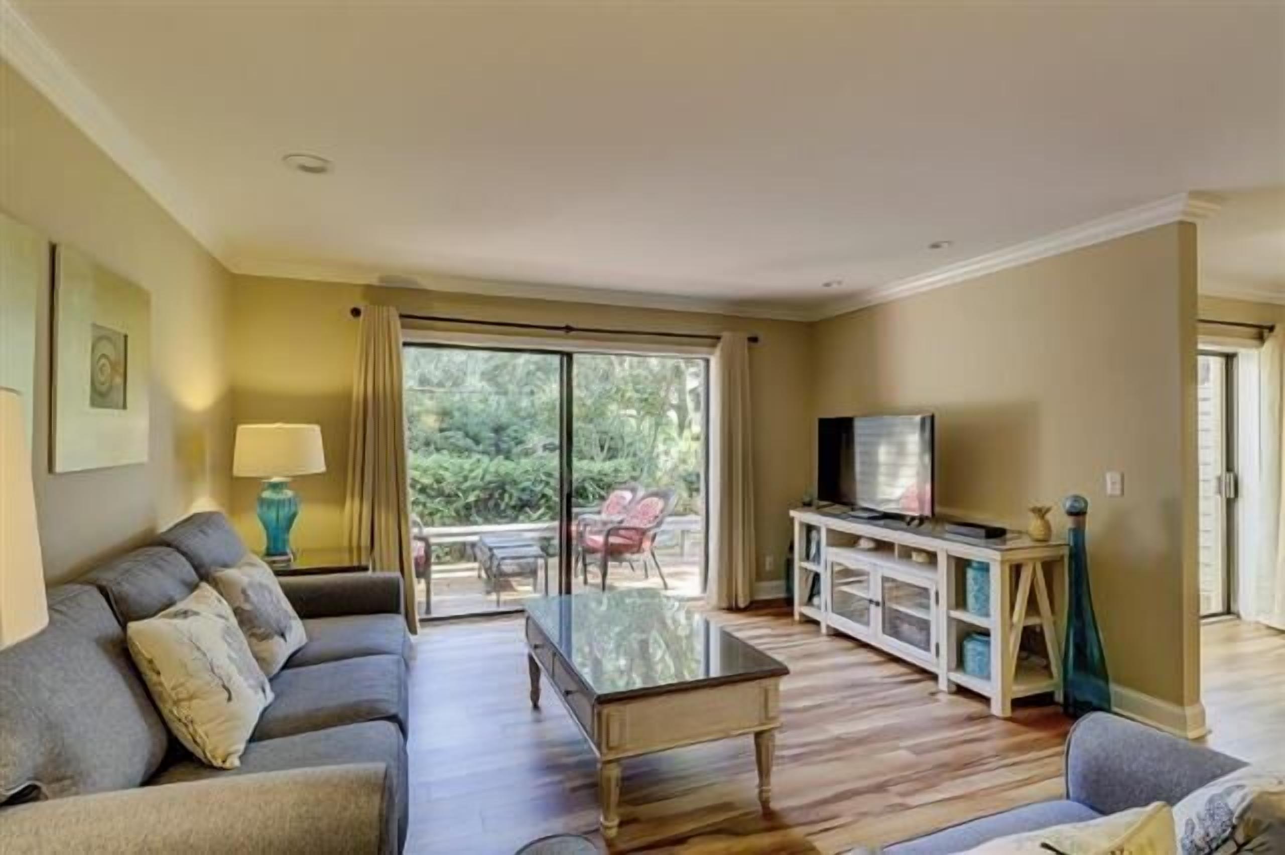 Updated 2-Bdrm Villa w/ private patio in the heart of Harbour Town