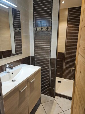 Douche, séchoir à cheveux