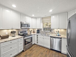 Fridge, microwave, oven, stovetop - 28 Water Oak Villas - 3 Bdrm on Golf Course! Easy Walk to the Beach! (Hilton Head Island)