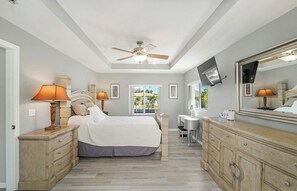 3 habitaciones, tabla de planchar con plancha, wifi y ropa de cama 