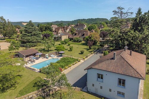 Sergetta, a house with a big pool and huge garden