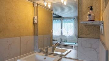 Réfrigérateur, micro-ondes, four, lave-vaisselle