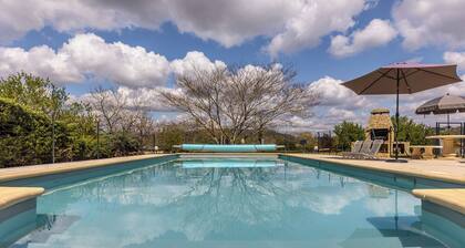 Sergetta, a house with a big pool and huge garden