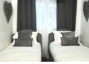 5 chambres, minibar, décoration personnalisée, ameublement personnalisé