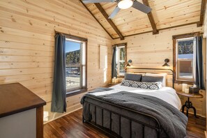 2 bedrooms, WiFi, bed sheets - Sagebrush - Log cabin secluded in a mountain canyon in the Crazy Mountains (Big Timber)