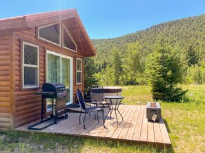 Terrace/patio - Sagebrush - Log cabin secluded in a mountain canyon in the Crazy Mountains (Big Timber)