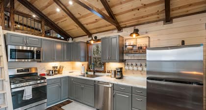 Canyon Vista - Cozy New Cabin on Big Timber Creek Near Crazy Mountains!