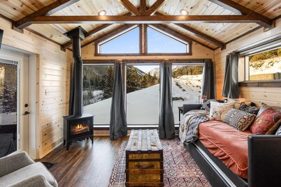 Canyon Vista - Cozy New Cabin on Big Timber Creek Near Crazy Mountains!