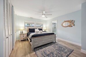 3 dormitoris, escriptori, planxa i posts de planxar i wifi gratuïta 