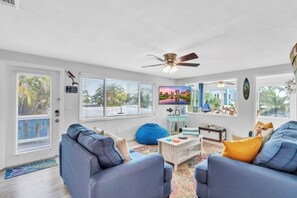 Condo, 2 Bedrooms | Living area