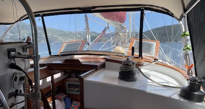 Stay on a Classic Sailboat INCL Breakfast Dinner drinks water toys