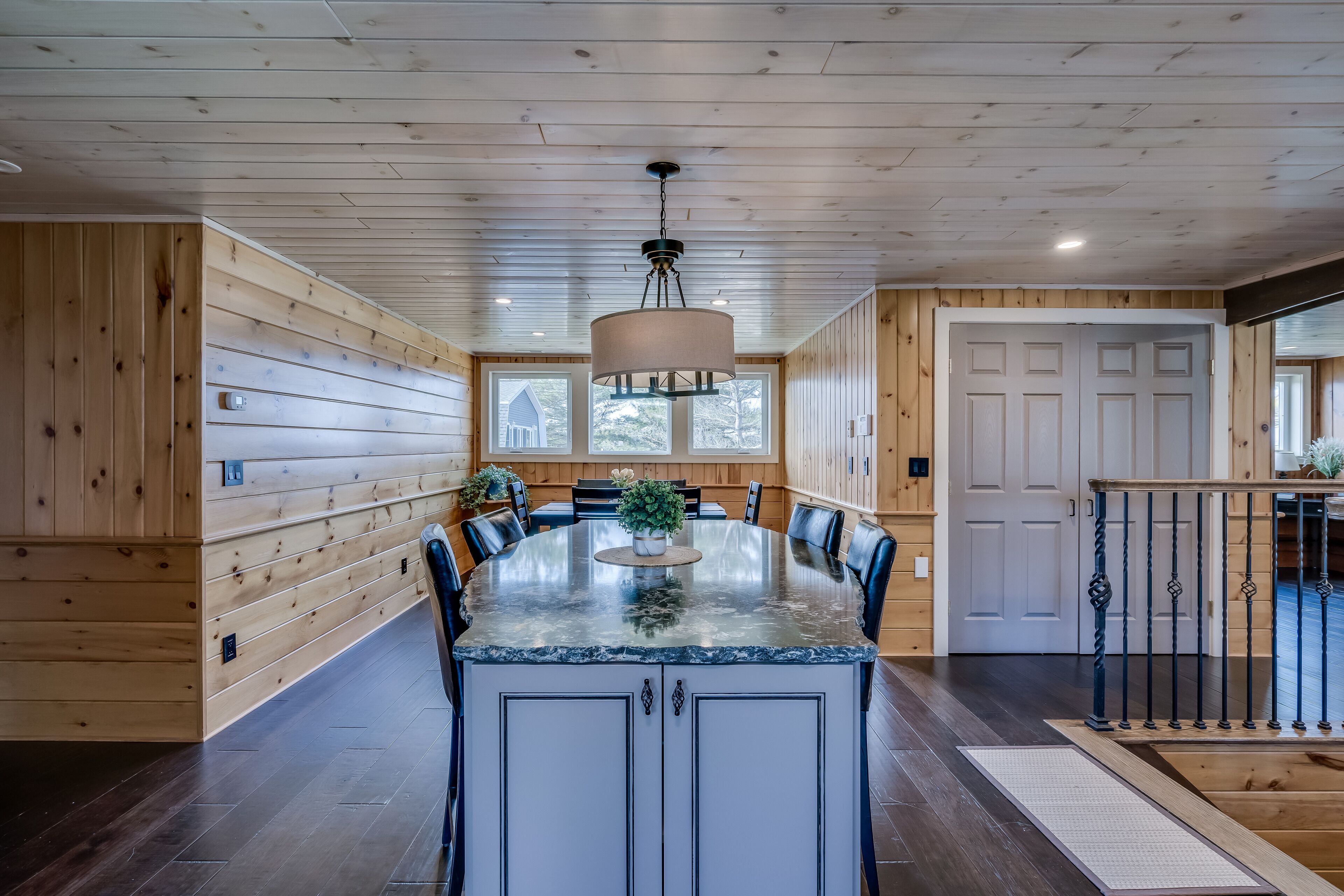 Spacious Barndominium with river view and steps from State Park