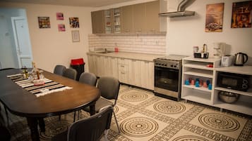 Ferienhaus | Eigene Küche | Kühlschrank, Mikrowelle, Ofen, Herdplatte