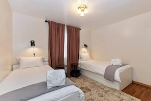 2 bedrooms, WiFi, bed sheets - The Outer Rim | Fireplace · Near Slopes (Big Bear Lake)