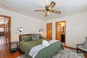 2 bedrooms, WiFi, bed sheets - The Outer Rim Summary (Big Bear Lake)