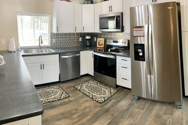 Geladeira, micro-ondas, fogão, cooktop