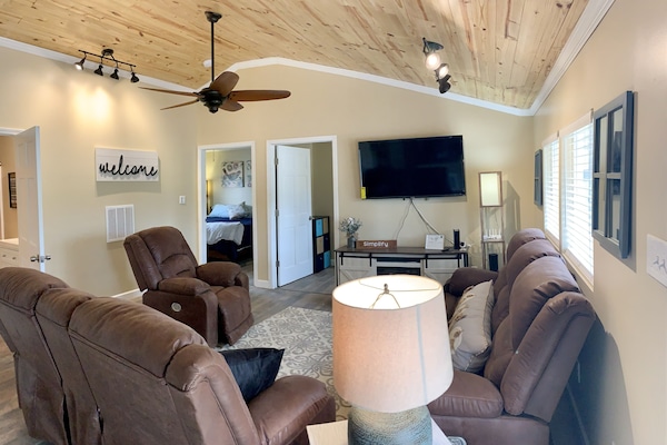 3 soverom, skrivebord, wi-fi (inkludert) og sengetøy