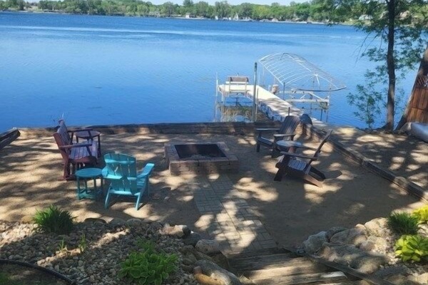 Dock with wonderful area to have a bonfire