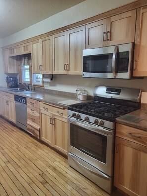Fridge, microwave, oven, stovetop - Premiere Host Adds Guest House Lk. Tetonka! It's Beautiful! 20 min from 35W. (waterville)
