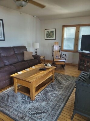 Smart TV, books - Premiere Host Adds Guest House Lk. Tetonka! It's Beautiful! 20 min from 35W. (waterville)