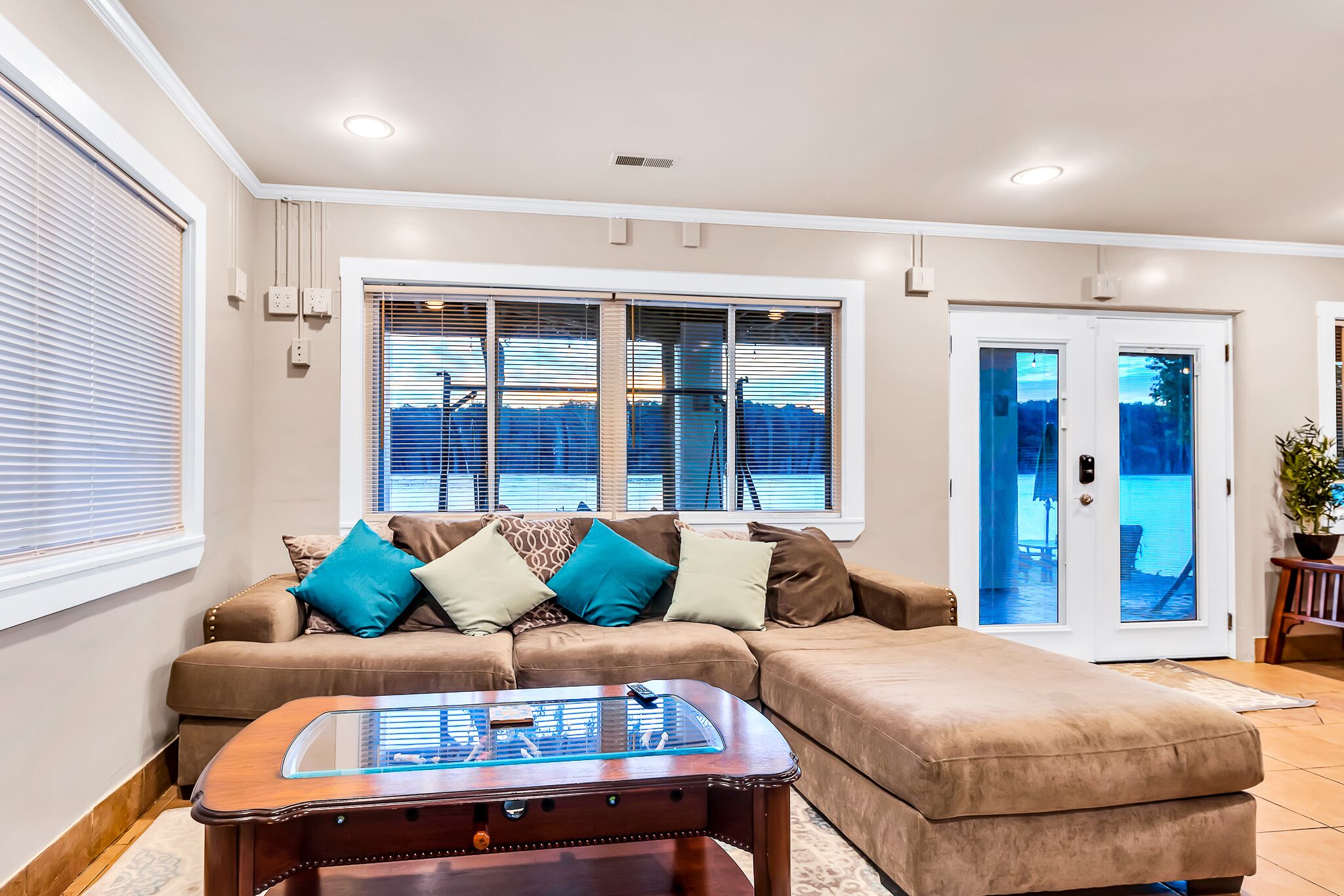 Hideaway on the River: Amazing Views, Pirate Ship, Fire Pit, Fast Wi-Fi, Bourbon