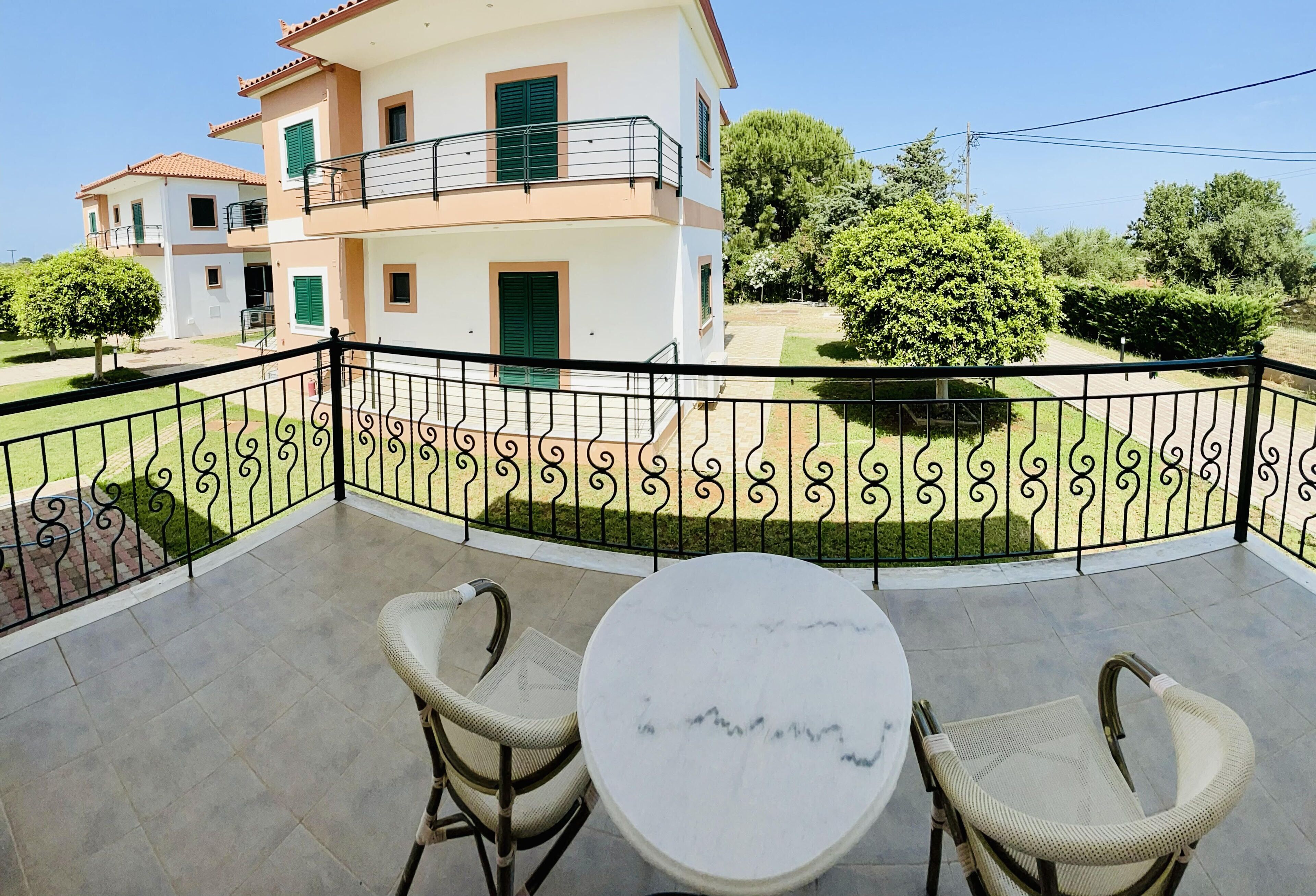 Klassieke kamer, 1 twee- of 2 eenpersoonsbedden | Een kluis op de kamer, een laptopwerkplek, verduisterende gordijnen