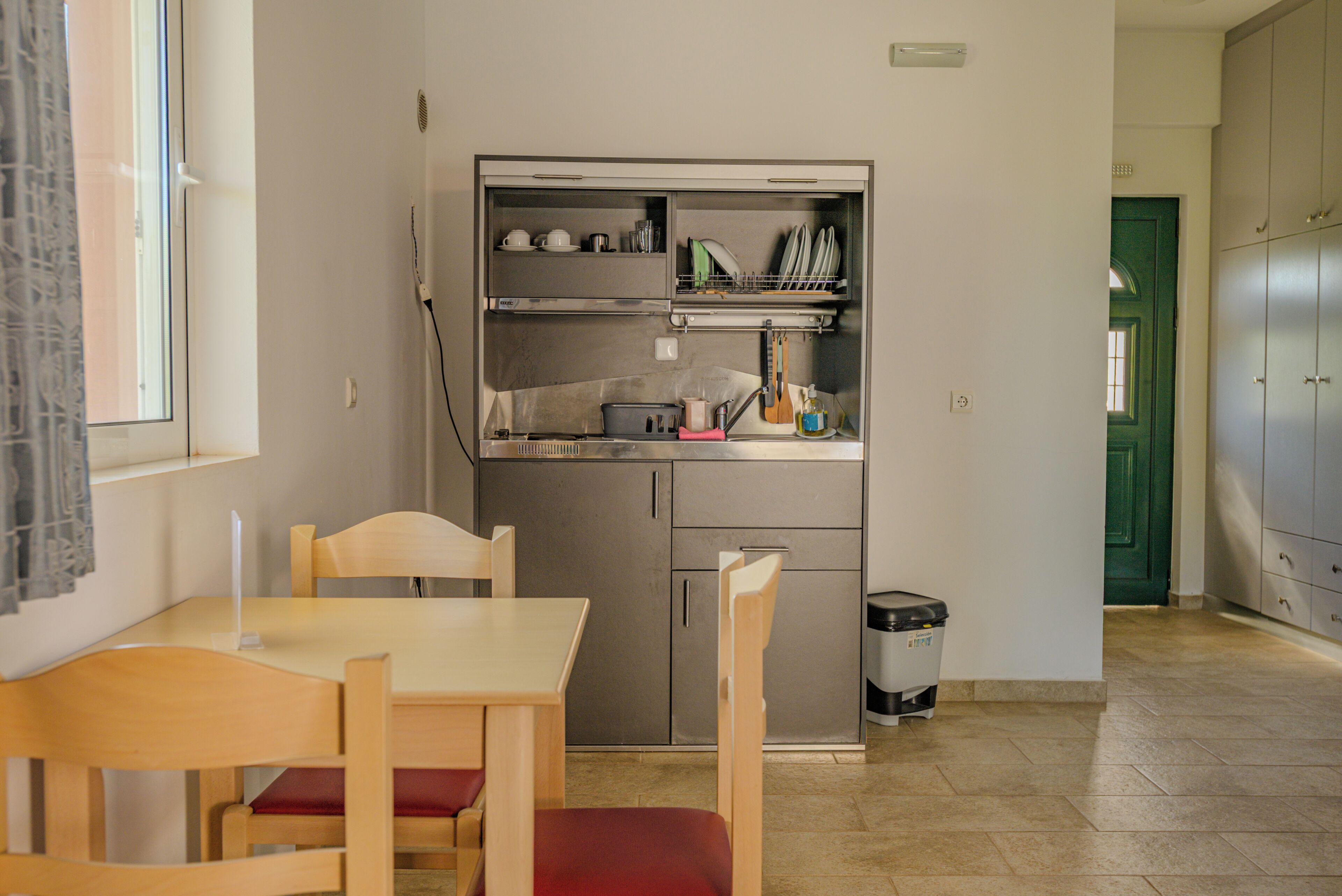 Superior Room, 1 Bedroom, Pool View | Private kitchenette | Mini-fridge, stovetop, cookware/dishes/utensils
