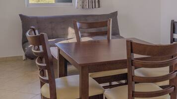 Appartement familial | Coffre-fort, espace de travail pour ordinateurs portables