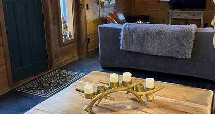 Newly Renovated Post & Beam Style Barn.