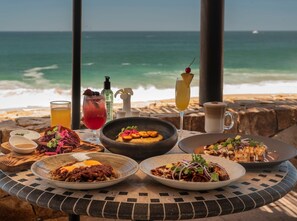 Outdoor dining - Romantic Ocean front Luxury Condo In the heart of Cabo San Lucas (Cabo San Lucas)