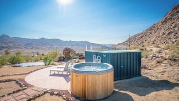 Bồn tắm spa ngoài trời