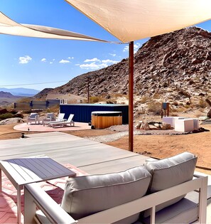 屋外ダイニングエリア