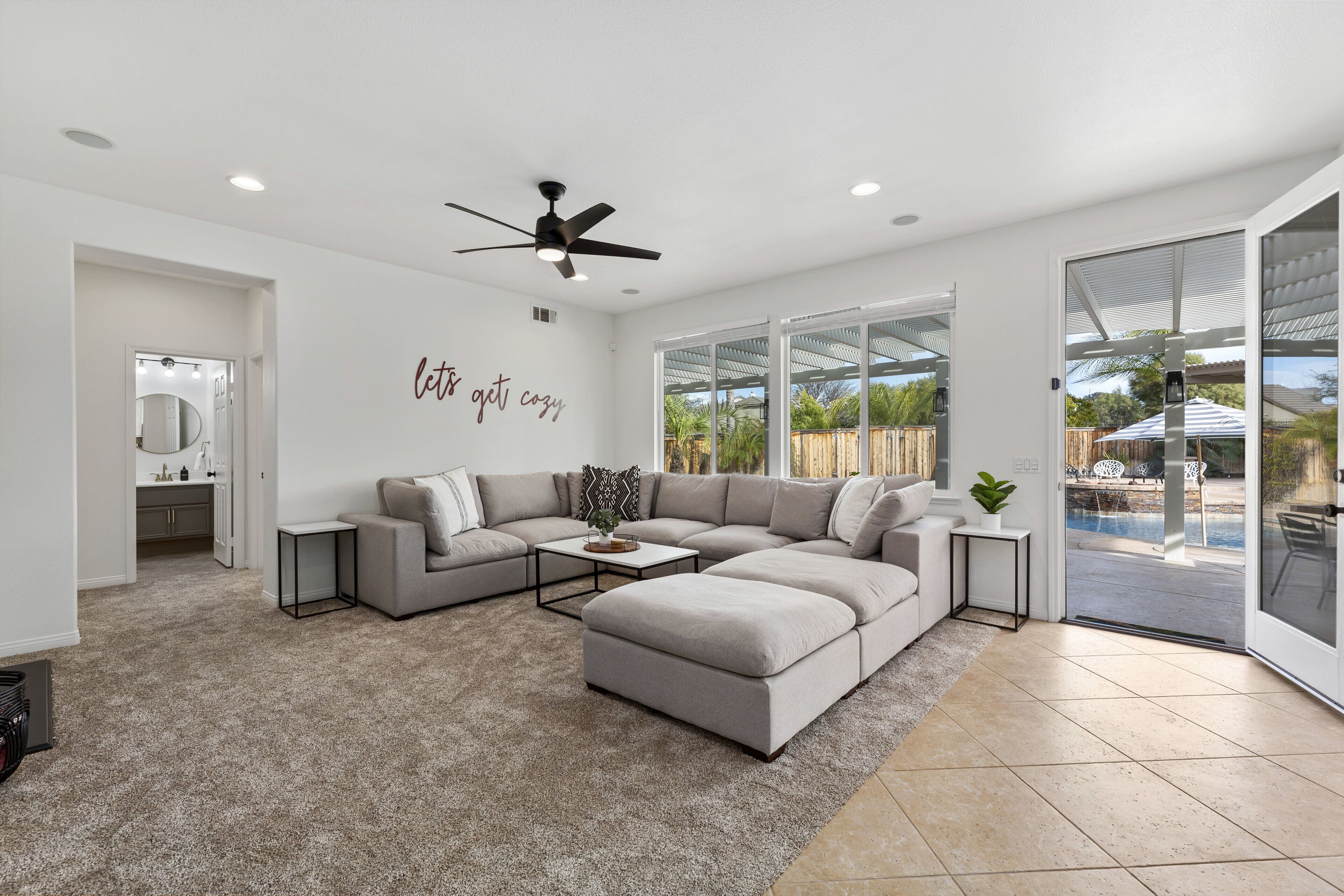 Cozy, fun home full of activities! 6 Min from Wineries ⭐️ Pool & Jacuzzi 🌴!