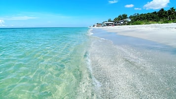 Beach nearby, sun loungers, beach towels