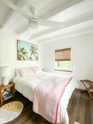 2 bedrooms, travel cot, WiFi, bed sheets