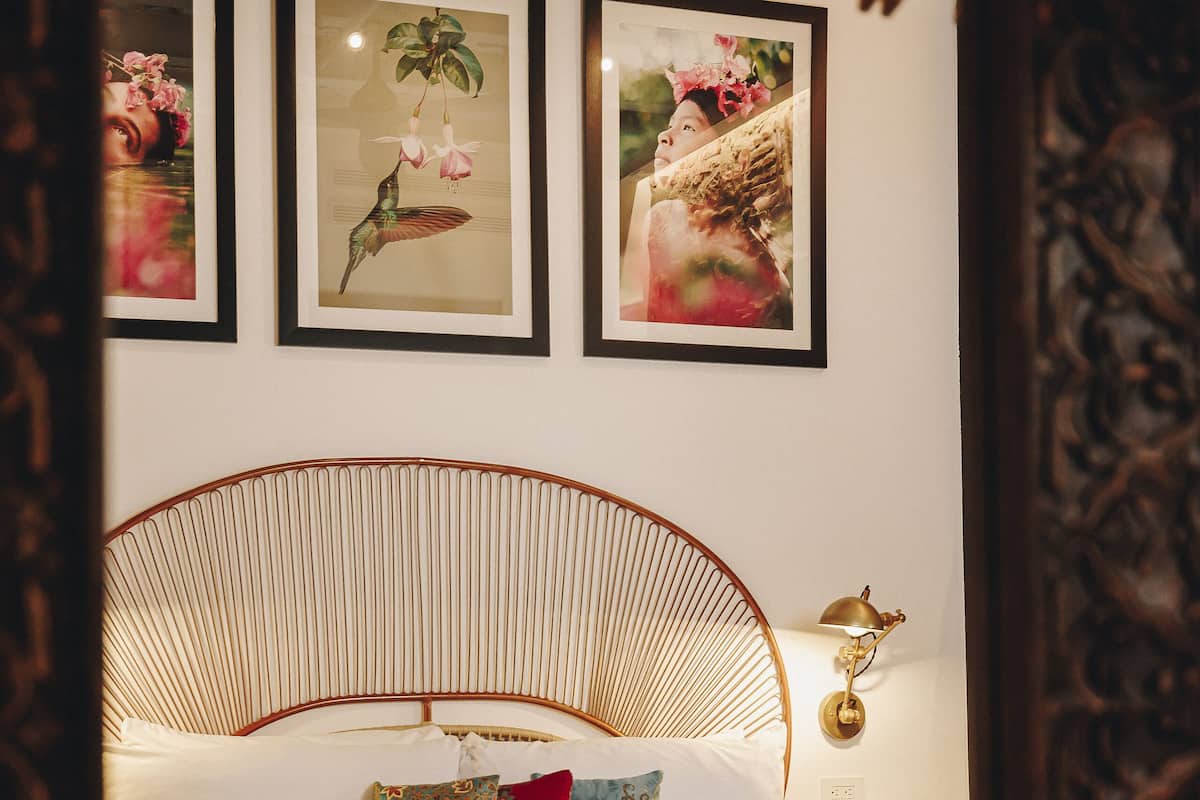 Classic-Zimmer | Hochwertige Bettwaren, Betten mit Memory-Foam-Matratzen, Minibar