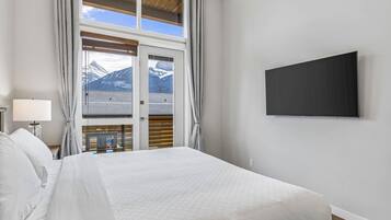 4 bedrooms, iron/ironing board, free WiFi, bed sheets