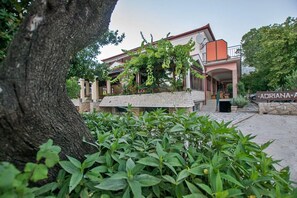Exterior - Comfortable place for 4 persons close to Paklenica NP (Starigrad)