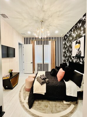 4 bedrooms, desk, iron/ironing board, free WiFi - Newly Built 4 BD/3.5 BA+HOTTUB (Austin)