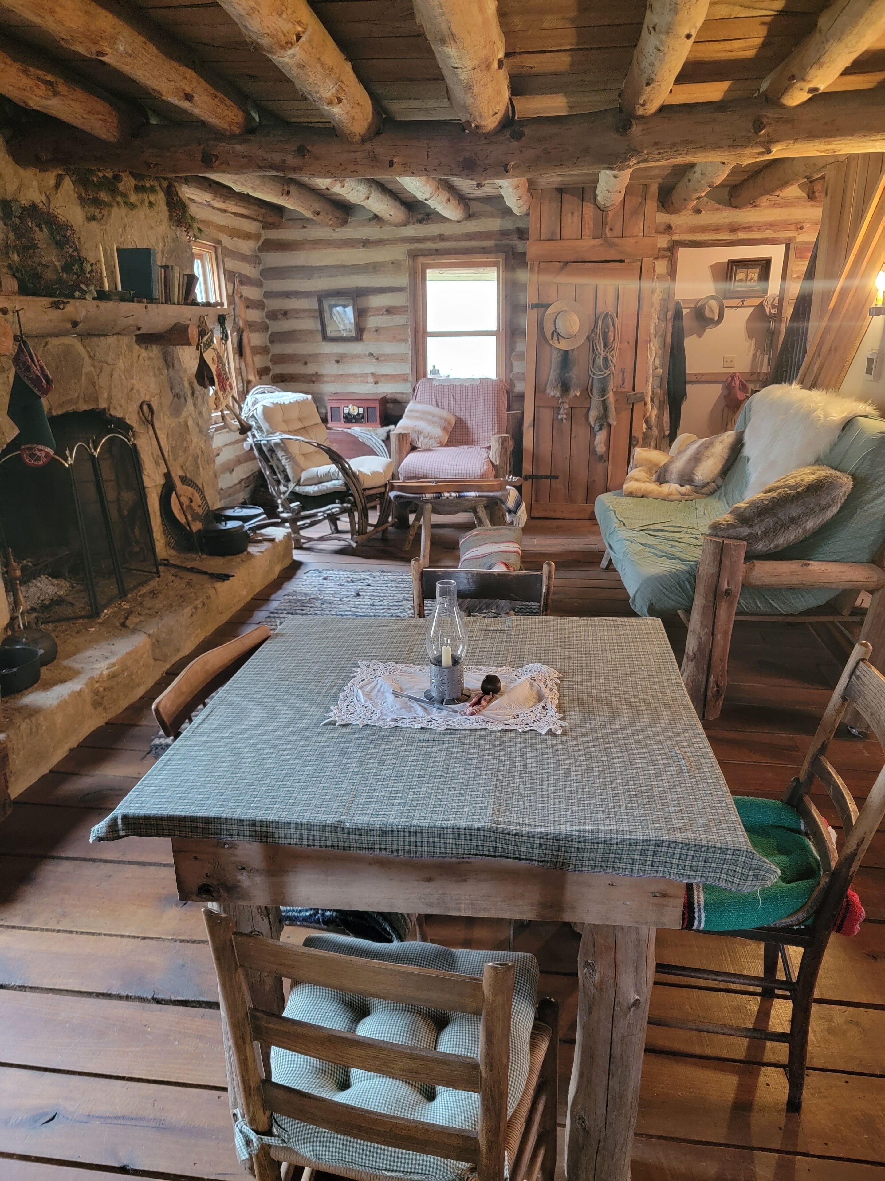"The Cabin" A handcrafted Log Cabin with 1800's décor,  trails and privacy!