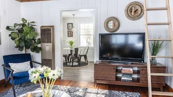 Smart TV, fireplace, computer monitors