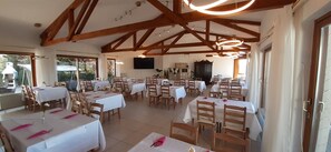 Dining - D&B staycation Ferienpark Modern apartment "Die Kugel" (child- pet friendly) (Niedenstein)