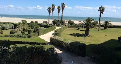 Studio 25m2 & terrace 8 m2 sea view for 2 people private box swimming pool WIFI