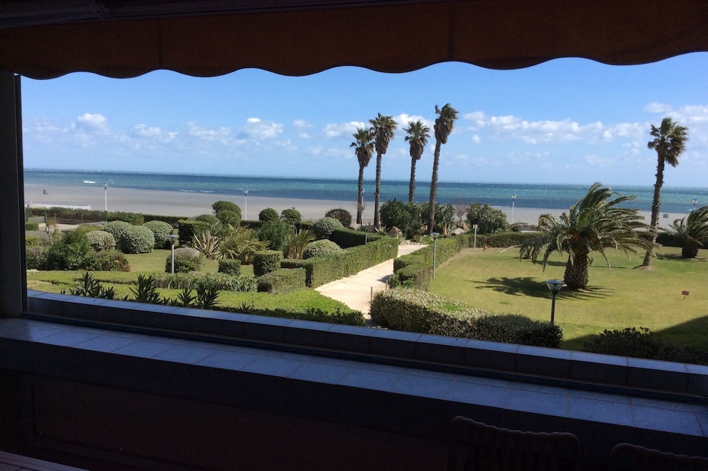 Studio 2 people terrace sea view private box swimming pool